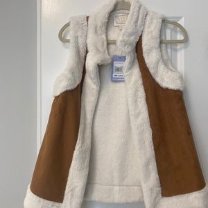 Plush Sail to Sable vest perfect for winter and holidays.  XS